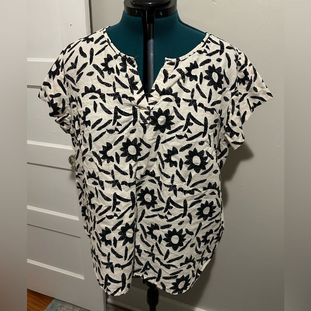 Jones New York Linen Blend Floral Black and White Women's Tunic Top